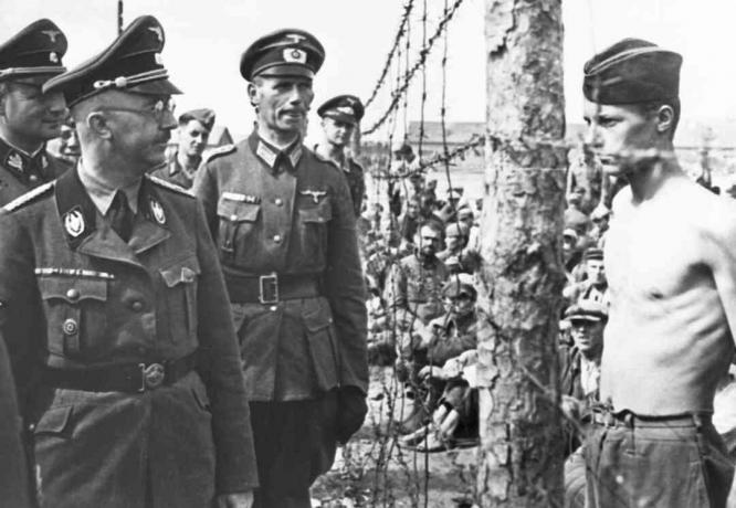 Fotoğraf Rus mahkumları tutan kamp teftiş Heinrich Himmler