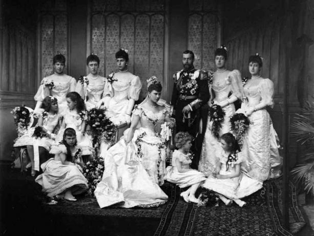 1893'te gelecekteki Kral George V ve Teck Mary'nin düğün partisi