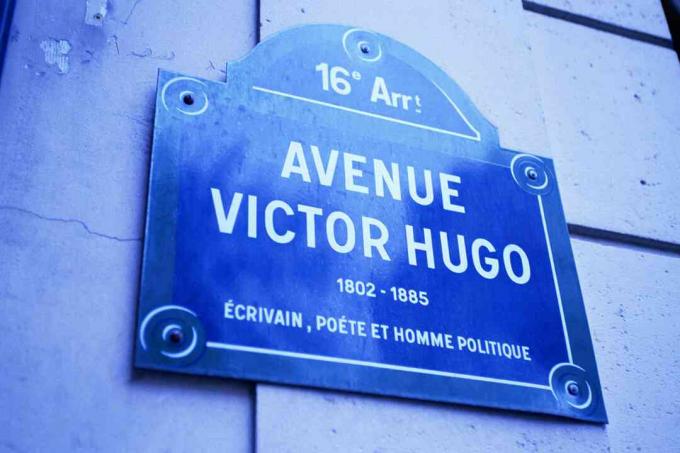 Paris'te Victor Victor Avenue için sokak tabelası