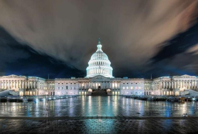 Washington DC Capitol binası gece yakalandı