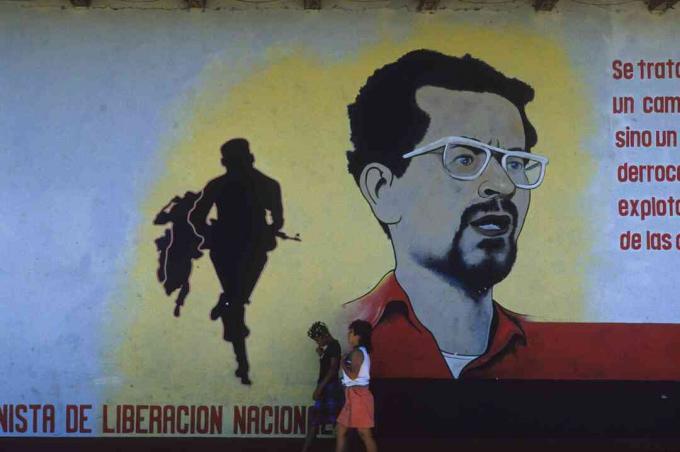 FSLN kurucusu Carlos Fonseca'nın duvar resmi
