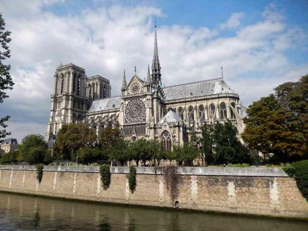 Paris'teki Notre Dame Katedrali