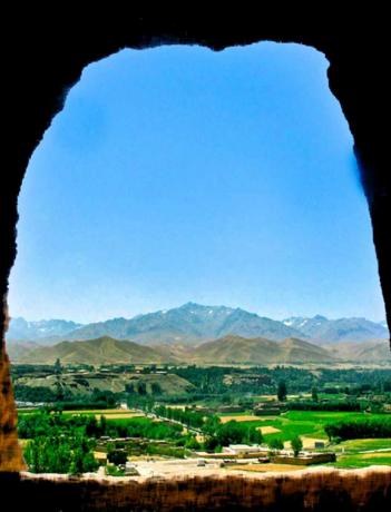 mağara Bamiyan Vadisi'nin görünümü