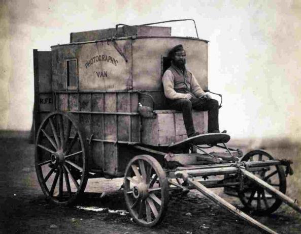 Roger Fenton'un Kırım Savaşı'nda kullanılan fotoğraf minibüsünün fotoğrafı