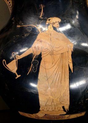 Bir bardak tutan Dionysos. Kırmızı figür Amfora, Berlin Ressamı, c. MÖ 490-480