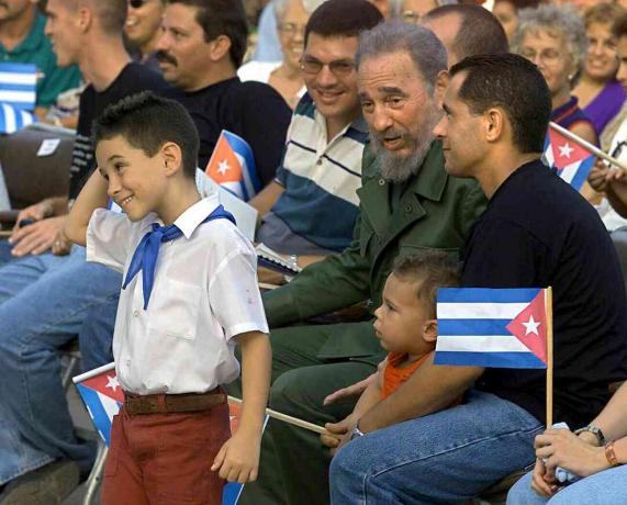 Elián ve Juan Miguel González ile Fidel Castro