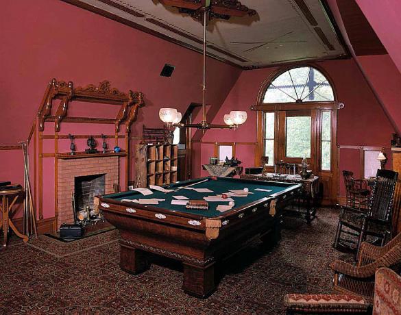 Mark Twain'in evindeki üçüncü kat Bilardo Odası toplanma yeriydi.