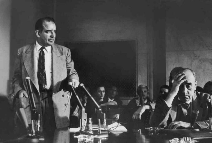 Senatör Joseph McCarthy ve avukat Joseph Welch'in fotoğrafı