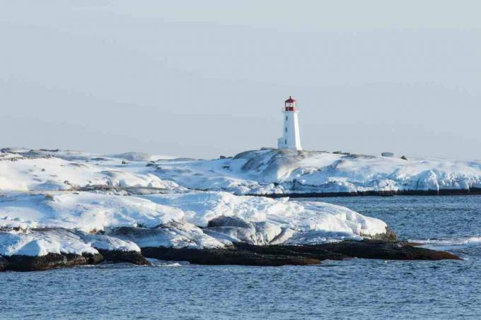 Yüksek enlemlerde okyanuslar üzerinde deniz kutup havasının oluştuğu Nova Scotia'da deniz feneri