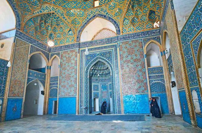 Benzersiz fayans mihrap, Yezd, İran manzaralı 14. yüzyıl Jameh Camii göz kamaştırıcı İslam desen.
