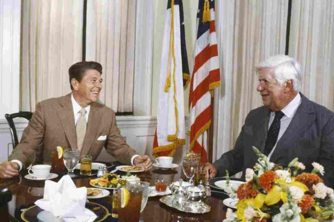 Ronald Reagan ve Tip O'Neill fotoğrafı