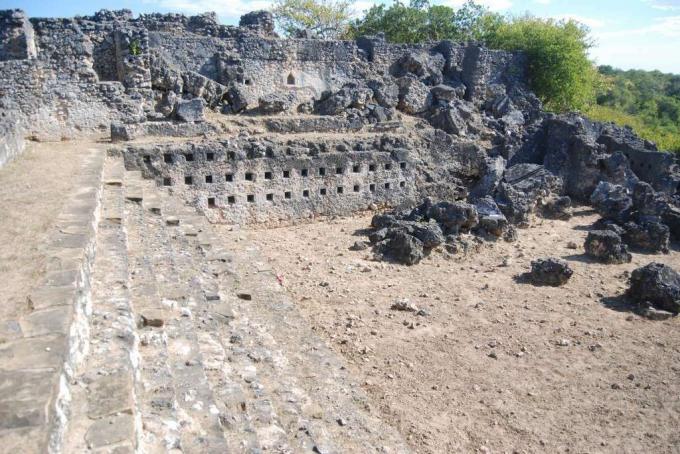 Batık Avlu - Husuni Kubwa, Kilwa Kisiwani