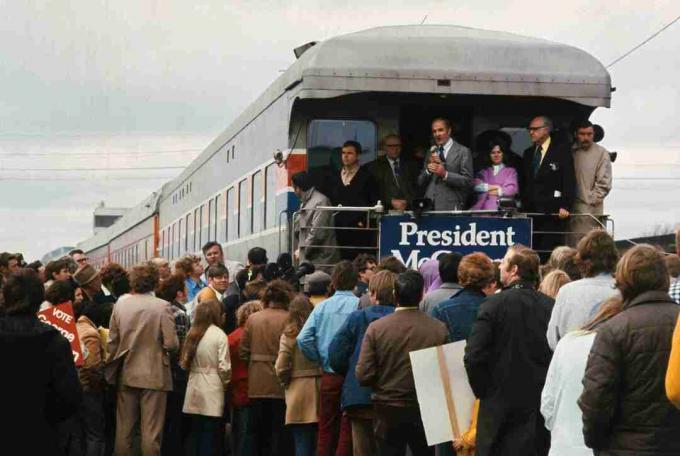 George McGovern'ın 1972'de kampanya yürüttüğü fotoğrafı.