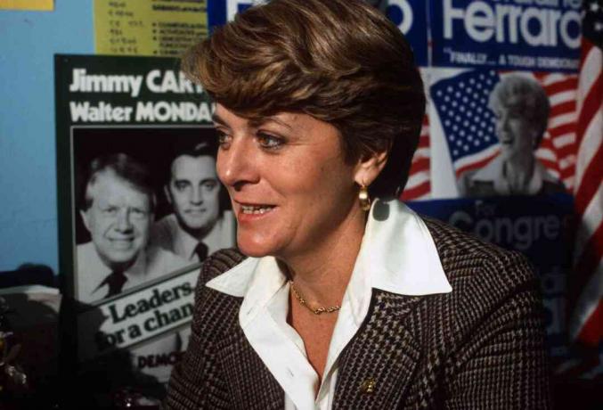 Geraldine Ferraro bir fotoğraf için poz