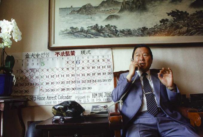 Kim Dae-Jung, 1998'den 2003'e kadar Güney Kore Başkanı ve Nobel Barış Ödülü Sahibi