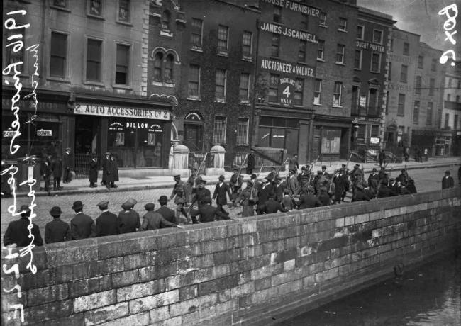 İrlanda asi mahkumları 1916'da Dublin'e yürüdü.