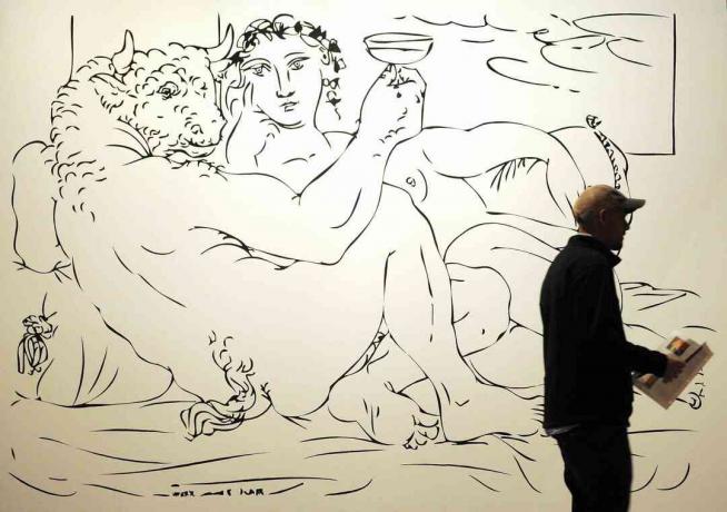 Picasso'nun Minotaur'u Bir kızla içiyor