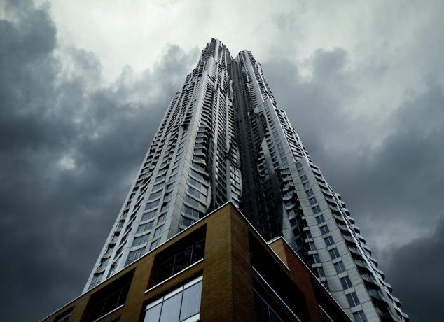 2011 yılında Gehry tarafından New York'un altındaki Devlet Okulu 397, New York'taki aşağı Manhattan